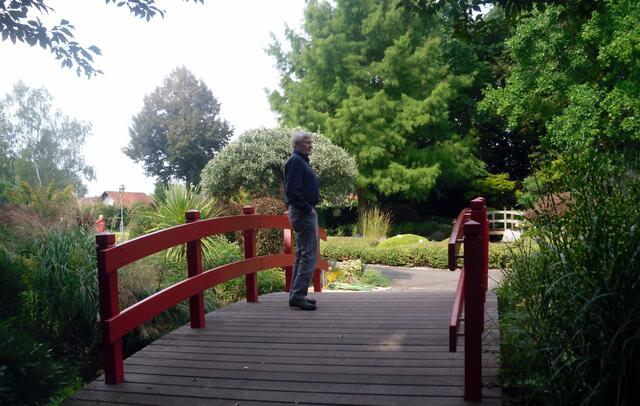 Diese Brücke geht über die Friedberger Ach. Wir überlegten, ob das Wasser, an dem ich morgens vorbeikam, schon hier in Rain ist