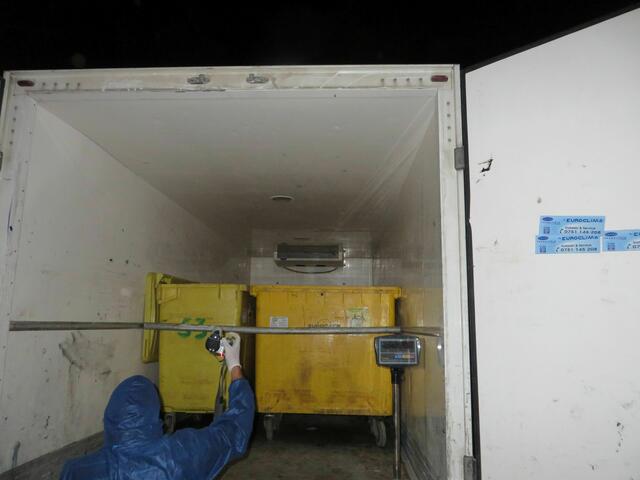 Der LKW war mit Containern voll toter Hunde beladen | Foto: Vier Pfoten Matthias Schickhofer