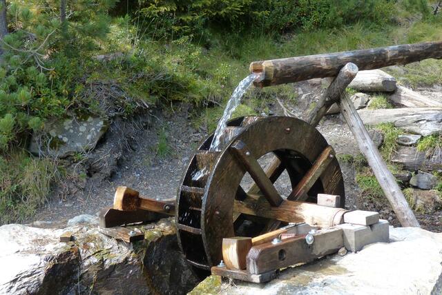 hier kann man den Begriff "Oberwasser haben" gut erklären ....
