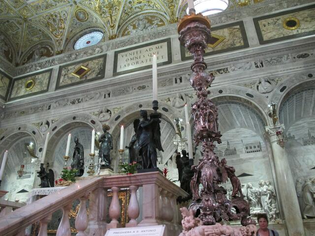 Basilika St.Antonio, Altar über dem Grab von St.Antonio