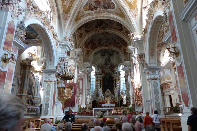 prächtige Ausstattung der Basilika ....