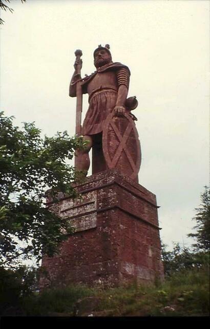 Denkmal für William Wallace, der in der Nähe der Eildon Hills Wache hält gegen England - sozusagen das schottische Gegenstück zum Hermannsdenkmal.