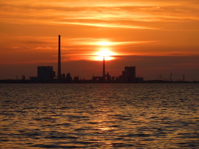 Sonnenuntergang über Wilhelmshaven im Mai