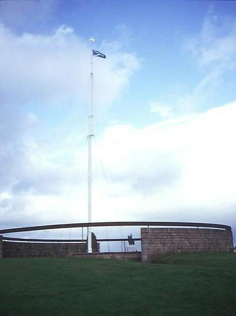 Denkmal bei Bannockburn, wo die Schotten die Engländer unter Edward II. besiegten. Der Fahnenmast konnte gar nicht hoch genug sein!
