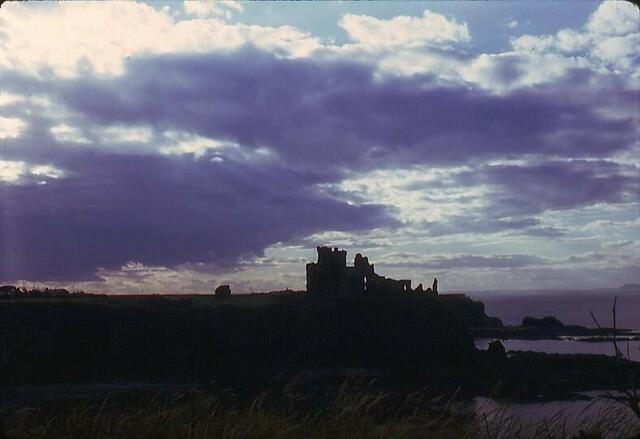 Tantallon Castle im Abendlicht. (Gegenüber liegt der Bass Rock.) Sieht Schottlands Zukunft so düster aus?