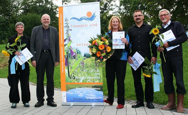 von links: Anke Sauer (3.Preis), Christof Nolda (Stadtbaurat der Stadt Kassel), Reta Reinl (Kuratorin "bewegter wind e. V."), Burkhard Uliczka (2.Preis), Wolfgang Heuwinkel (Lobende Erwähnung)