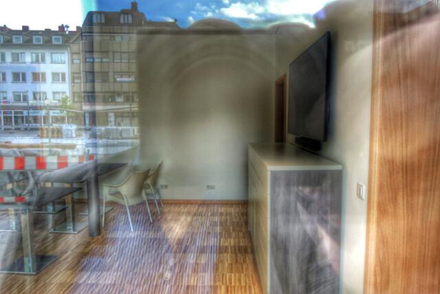 ... Blick durch das Fenster (6) | Foto: KDH / SDS Marburg