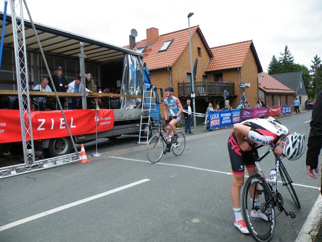 64. Auch der junge Radler erreicht das Ziel nach 77,4 km.