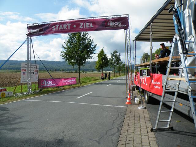 31. dto. ; noch fünf Runden zeigt die Tafel an.