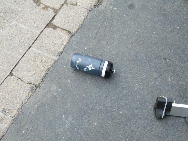 58. Das Corpus Delicti - knapp neben mir landete die Trinkflasche.