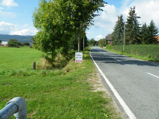 25. An der Kreisstraße - noch 500 Meter bis zum Zielpunkt.