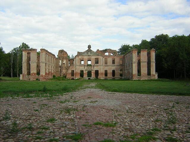 Ruine Schloss Finkenstein (2006)  Pałac w Kamieńcu, w powiecie Iławskim  [Hochgeladen von Marcin n®] | Foto: http://de.wikipedia.org/wiki/Schloss_Finckenstein#mediaviewer/File:Kamieniec_Prz%C3%B3d.jpg