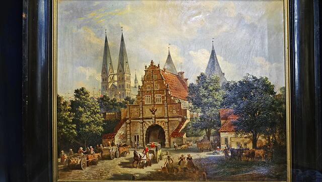 Das Ölgemälde (entstanden um 1860) von Christian Peter Wilhelm Stolle zeigt den Blick auf Lübeck vom äußeren Holstentor aus. Die Darstellung ist allerdings ein nostalgischer Blick in die Vergangenheit, denn die realen Verhältnisse hatten sich zu diesem Zeitpunkt bereits deutlich verändert. Vorne rechts erkennt man das alte Zollhaus. Hinter dem äußeren Holstentor im Stil der Renaissance, das bereits 1853/1854 abgerissen worden war, wird das Holstentor und die Doppelturmanlage von St. Marien sichtbar. Foto: H