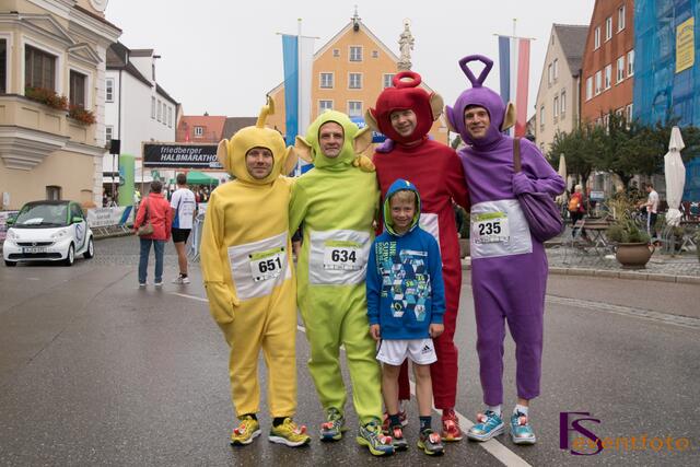 12. Friedberger Halbmarathon - Gut gelaunte Tele-Tubbies waren auch am Start