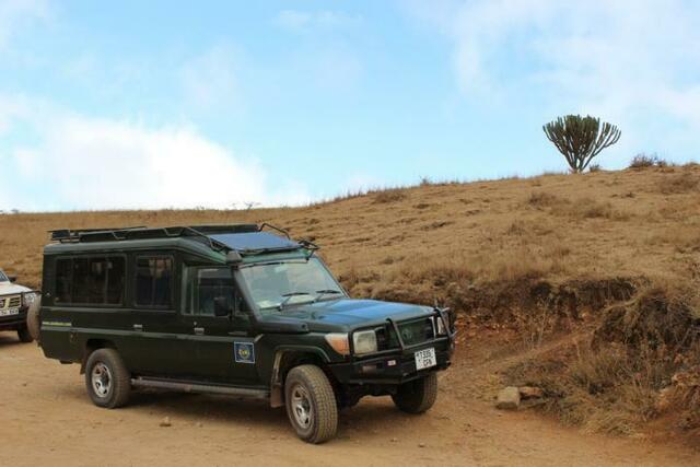 Unser Safari-Landcruiser im Ngorongoro-Krater