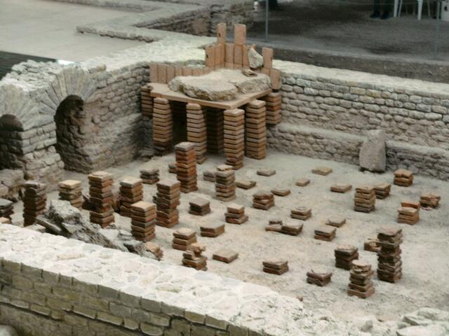 Thermenbereich mit Fußbodenheizung (Hypocaustum)