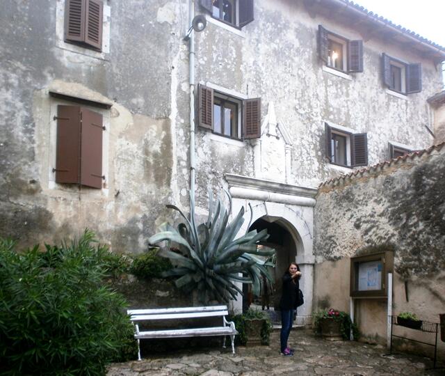 Leider hieß es dann Abschied nehmen und wir verließen wieder durch das alte Stadttor den kleinen Ort hoch über der Kvarner Bucht.