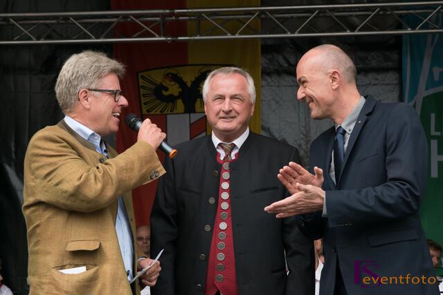 Schwabentag 2014 in Friedberg - v.l.: Moderator Gerd Horseling, Bezirkstagspräsident Jürgen Reichert und Landrat Dr. Klaus Metzger
