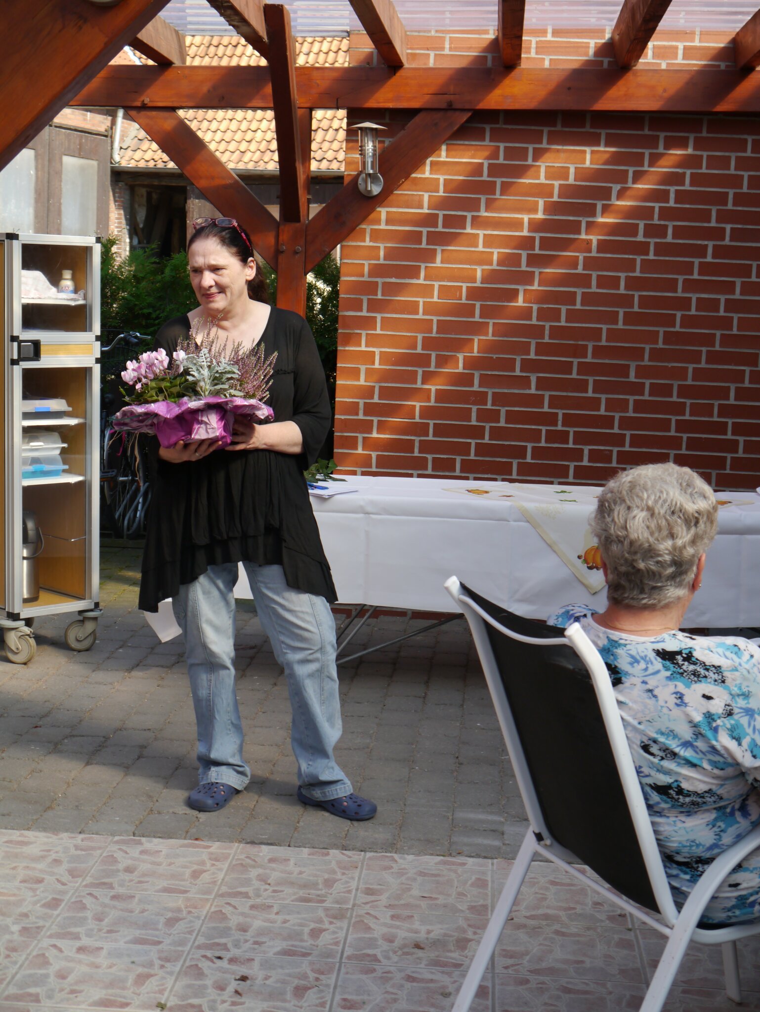 Besuch im Pflegeheim am Eichenbrink im eigenen Dorf Neustadt am