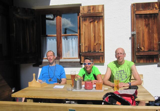 Brotzeit beim Abstieg auf der Lehnberghütte 1554 m.