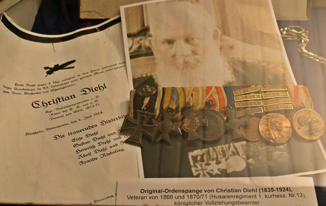 Veteran von 1866 und 1870/71 Christian Diehl mit der Original-Ordenspange.