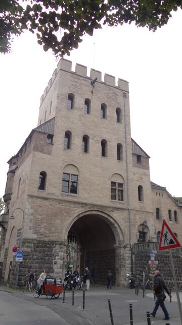 Beim Severinstor verrlässt der Pilger die Altstadt von Köln