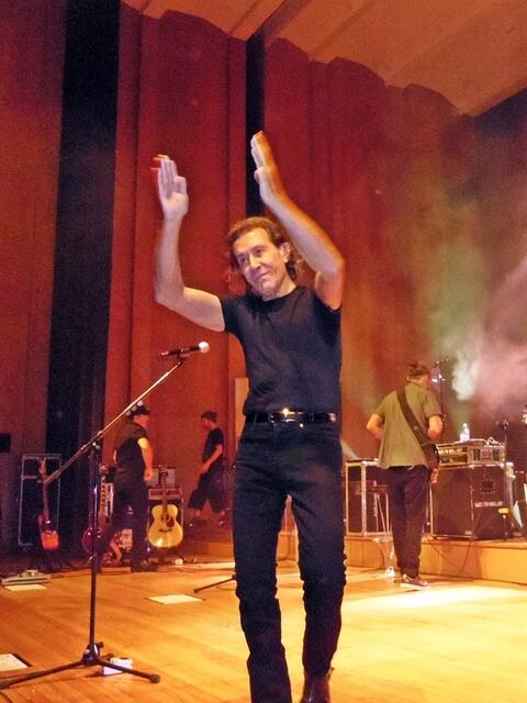 Albert Hammond applaudiert dem Publikum