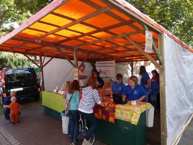 Der Förderverein der Grundschule hatte auch einen Stand.