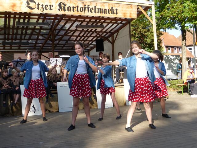 Die Zuschauer waren begeistert von den Vorführungen der Jazz-Dance-Abteilung.