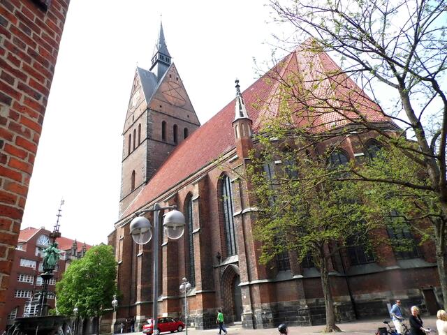 In der Marktkirche fand der Festgottesdienst statt, den Landesbischof Ralf Meister durchführte.