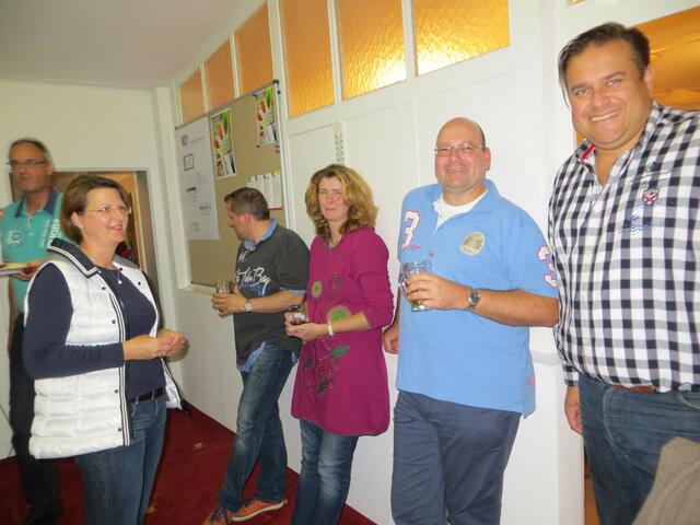 Gemütlicher erster Abend im Clubheim!