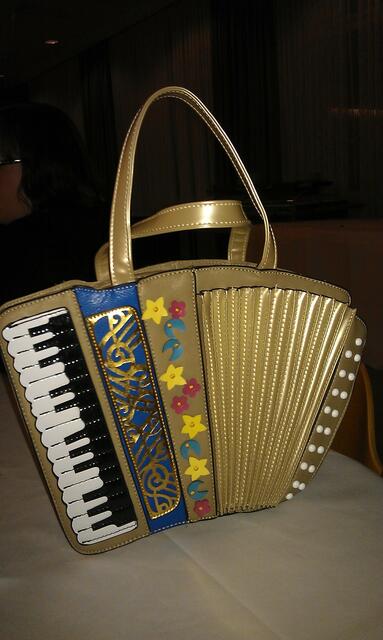 Diese Handtasche war der Hingucker des Abends!