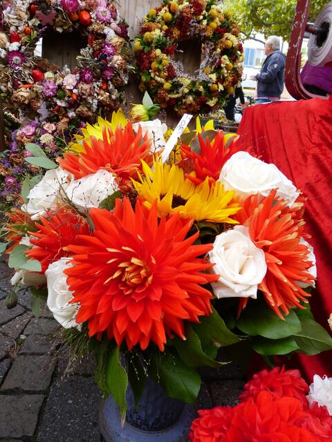 Wie wäre es mit einem Dahlienstrauß !