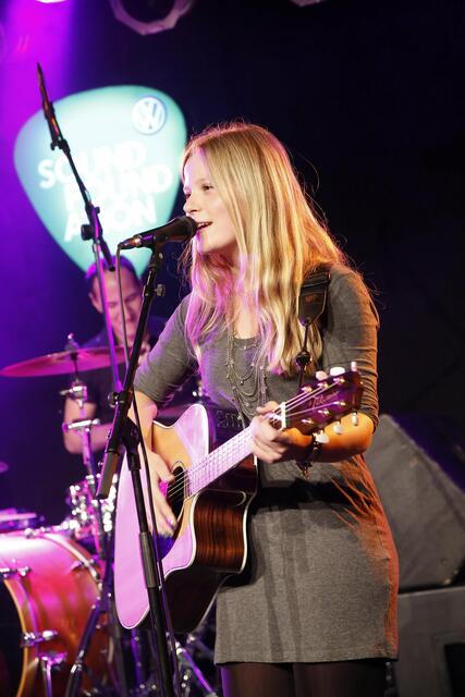 16. November, 14 Uhr: "ELENA JANK & THE ACOUSTICS"