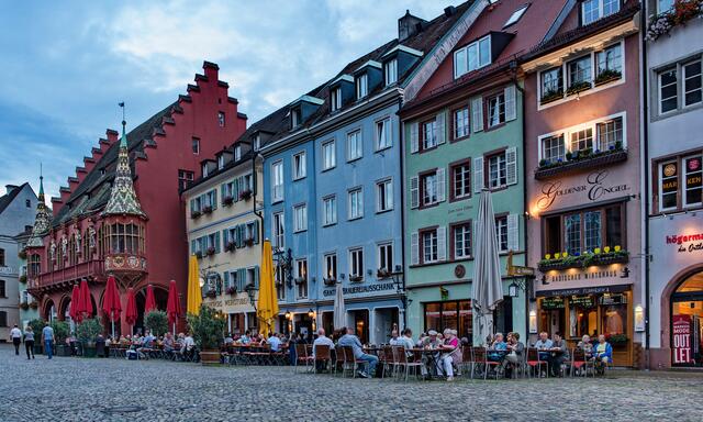 Feierabend auf dem Freiburger Münsterplatz