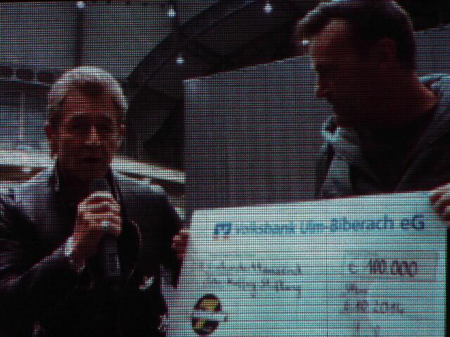 Peter Maffay hier per Videoschaltung erhielt für seine Stiftung einen Scheck über 100.000€