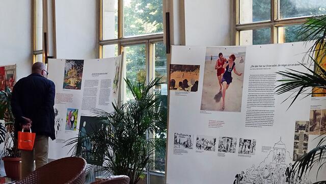 Die Ausstellung macht deutlich, dass die Beziehungen am Kurort durch die jeweiligen Moralvorstellungen und gesellschaftlichen Konventionen der Zeit beeinflusst wurden. Foto: Helmut Kuzina