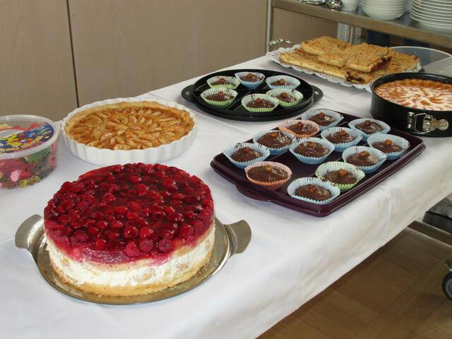Leckeres Kuchenbuffet beim Bücherbasar | Foto: Michael Fendt