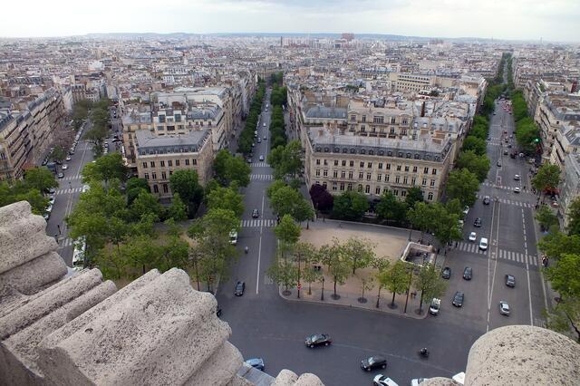 12 Av. Carnot	Av. Mac-Mahon Av. de Wagram