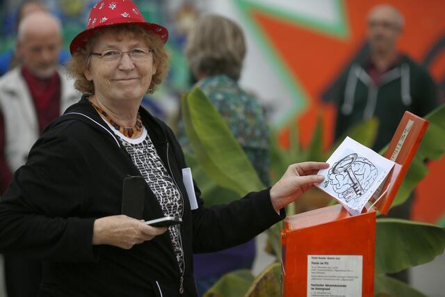 Rechts Digital, links analog: Poetin Brigitte