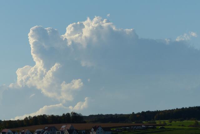 tolle Wolkenformationen laden zum Träumen ein- ich sehe eine Schildkröte ...