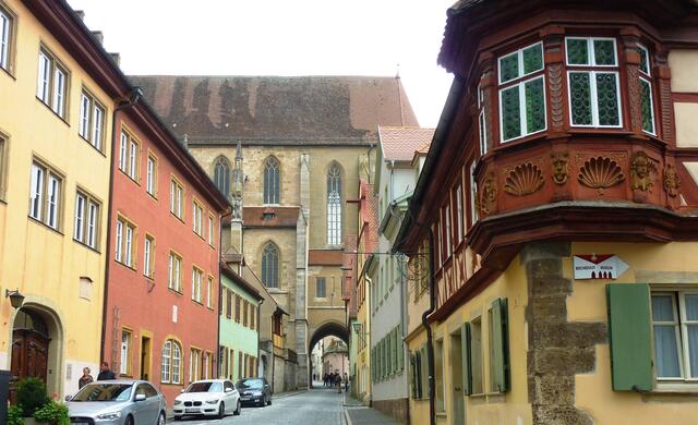 Die St. Jakobskirche mit ihrem Tor