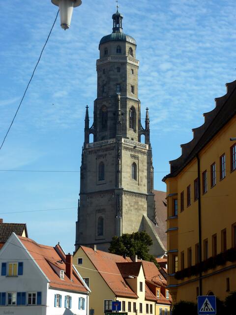 Nördlingen: Der Daniel gehört zur St. Georgkirche. Der Aufstieg ist beschwerlich, aber man wird mit einer fabelhaften Aussicht über das Ries belohnt.