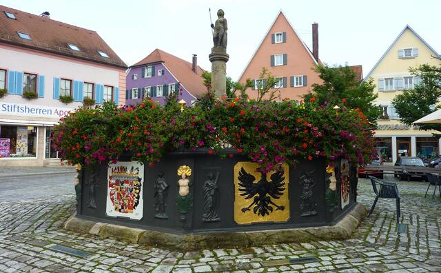 Prächtiger Brunnen auf dem Marktplatz
