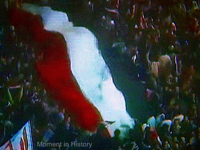 "Moment in History" - Film-Still von Susanne Schumacher zur Zeit in Alexandria, Ägypten in einer Ausstellung zu sehen.