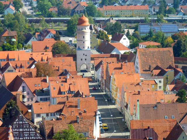 Blick auf einen von vielen Nördlinger Türmen.