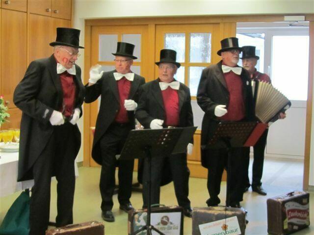 Herbertshofener Buam sorgten bei der Feier für die Stimmung