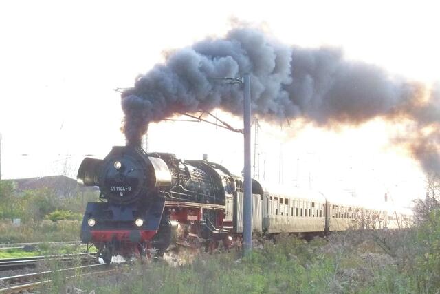 41 1144-9 Ausfahrt aus em Bhf Naumburg Saale Hbf 18.10.2014