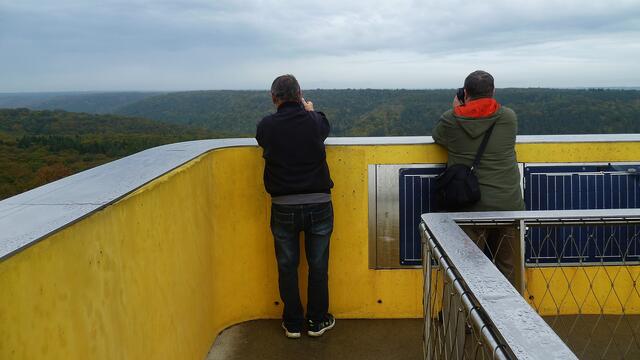 Auf dem Aussichtsturm / Zwei Bürgerreporter - Auf der Spur der Himmelscheibe von Nebra !