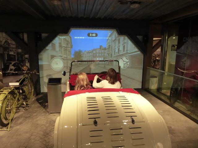 Die Kinder merkten hier, dass das Autofahren doch nicht so einfach ist.